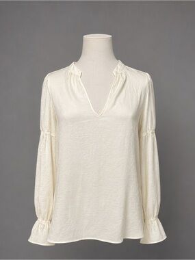 Ann Taylor Size XS Off-White Notch V-Neck Dramatic Sleeve Blouse.